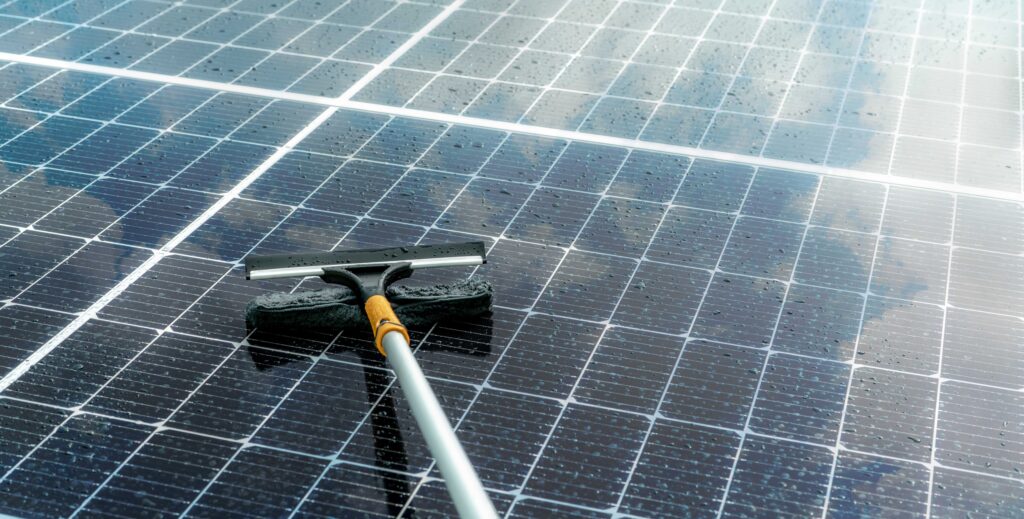 Servicii de curățare panouri fotovoltaice